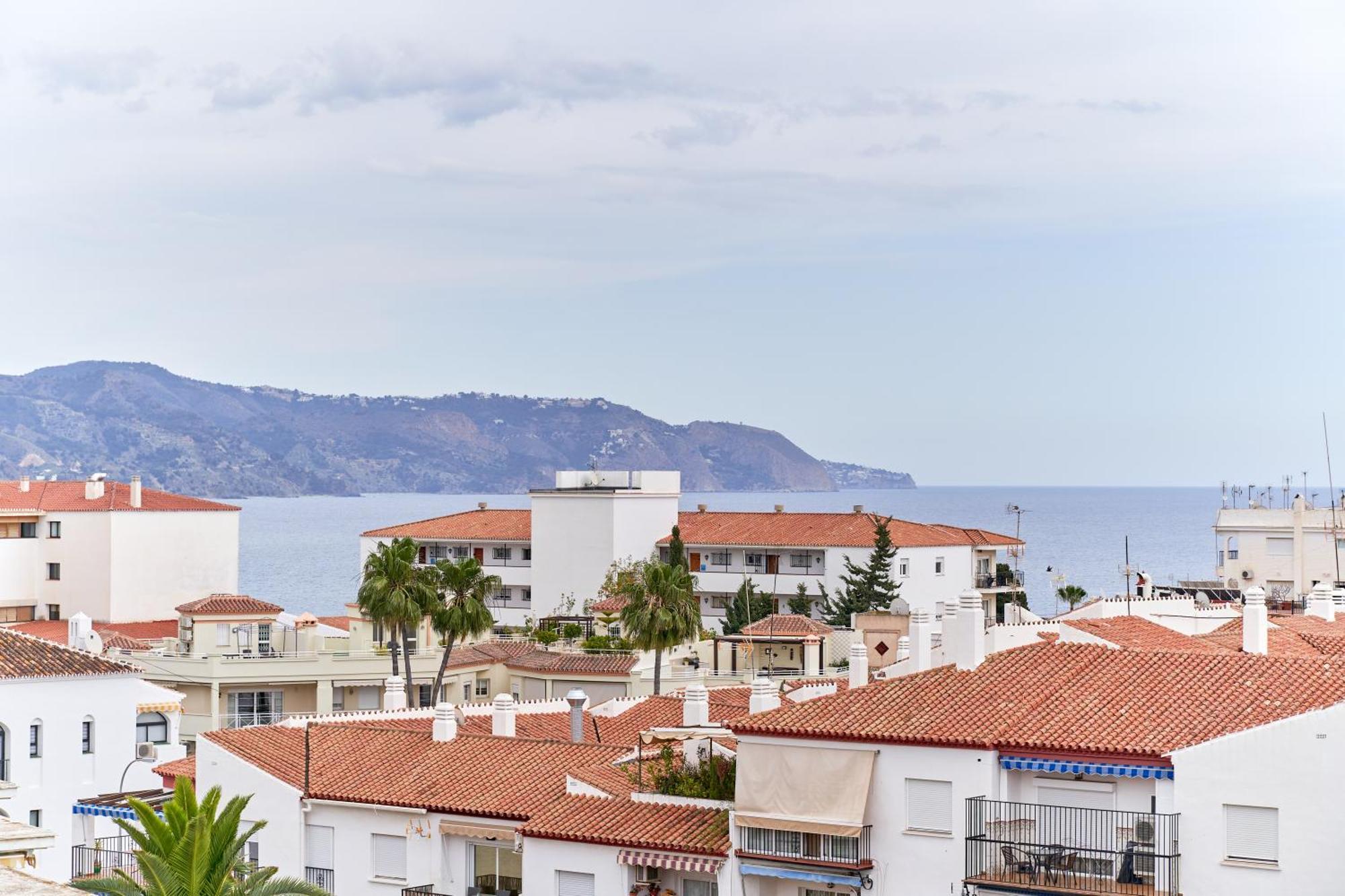 1 Bed Apartment With Sea View Nerja Esterno foto