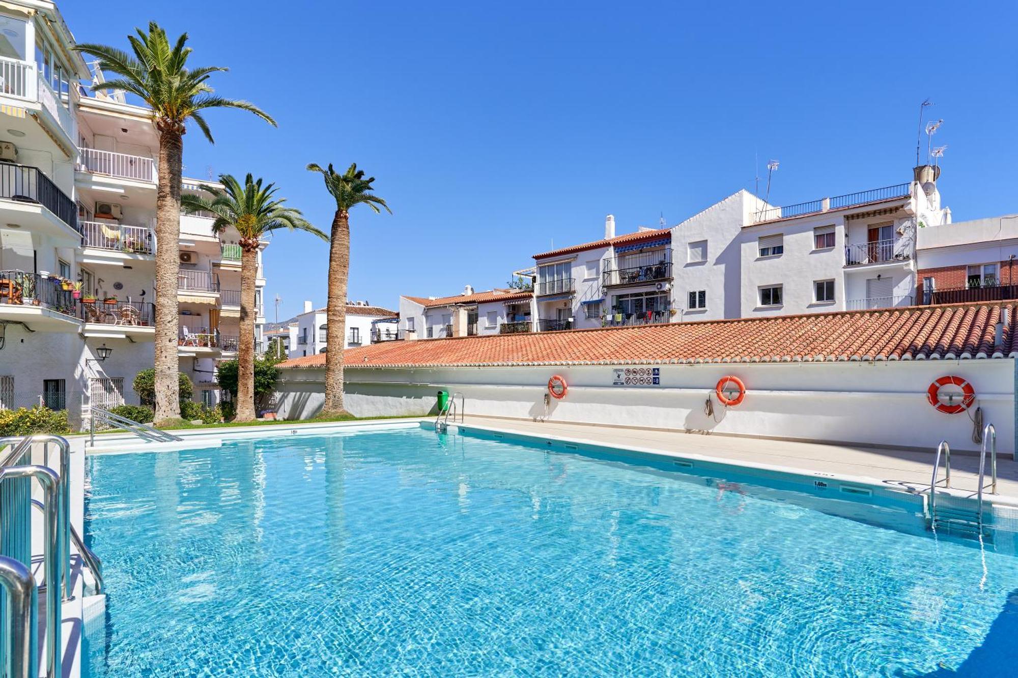 1 Bed Apartment With Sea View Nerja Esterno foto